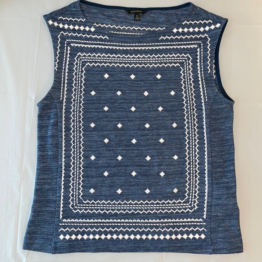 Banana Republic sleeveless embroidered blouse blue white dressy casual ladies M